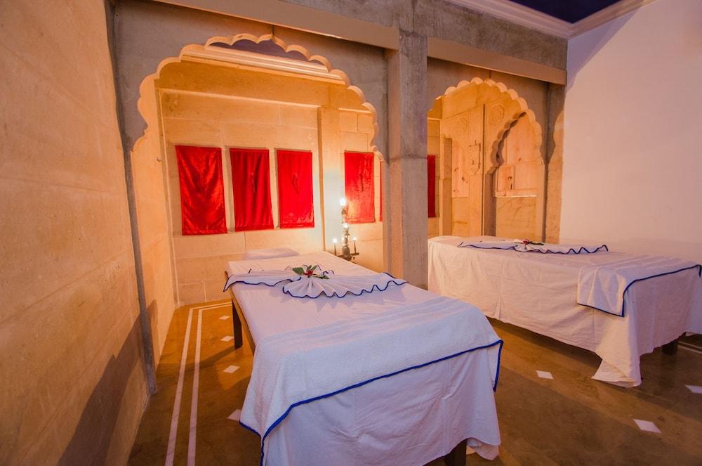 Hotel Rang Mahal Джайсалмер Экстерьер фото