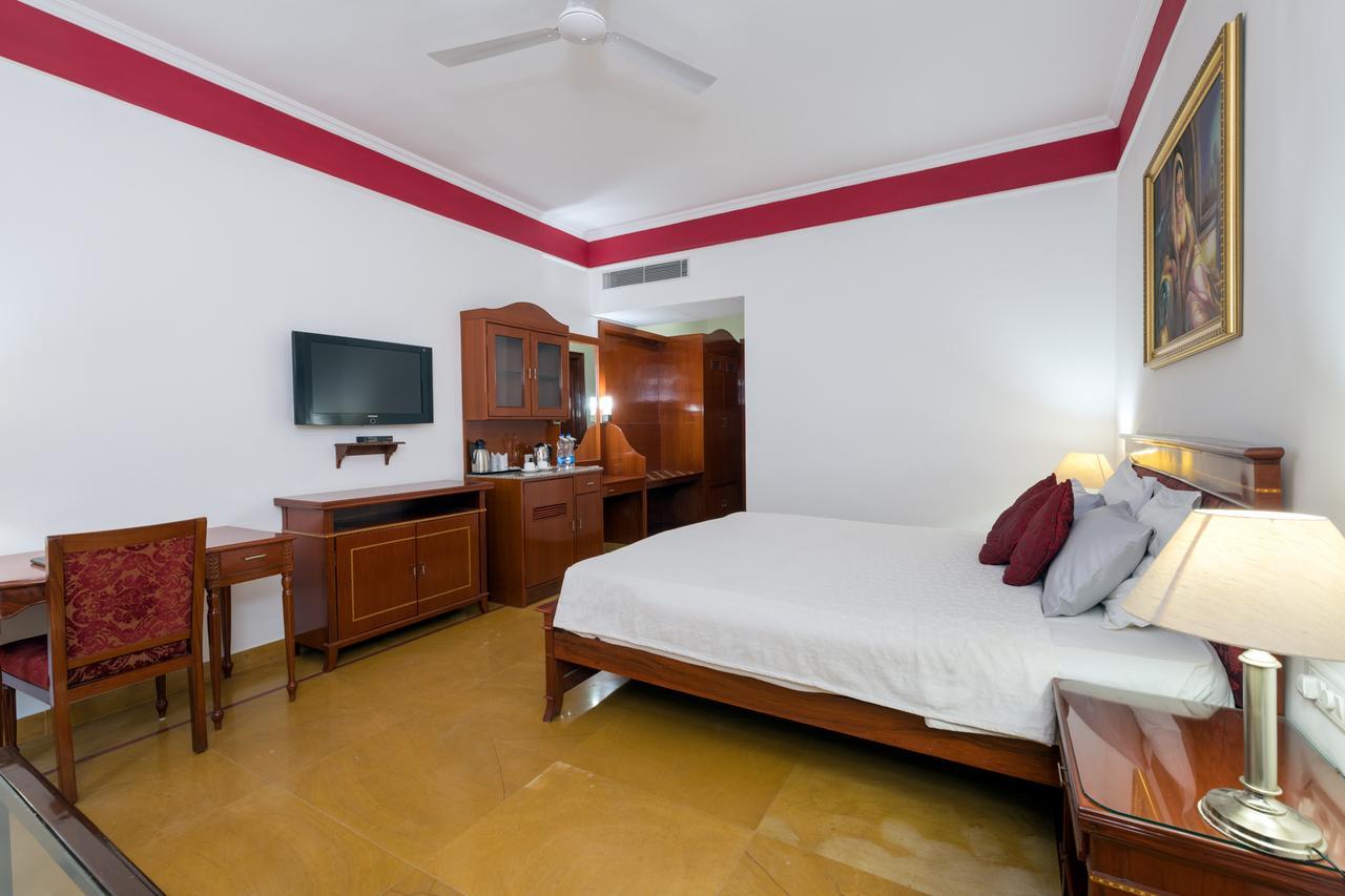 Hotel Rang Mahal Джайсалмер Экстерьер фото